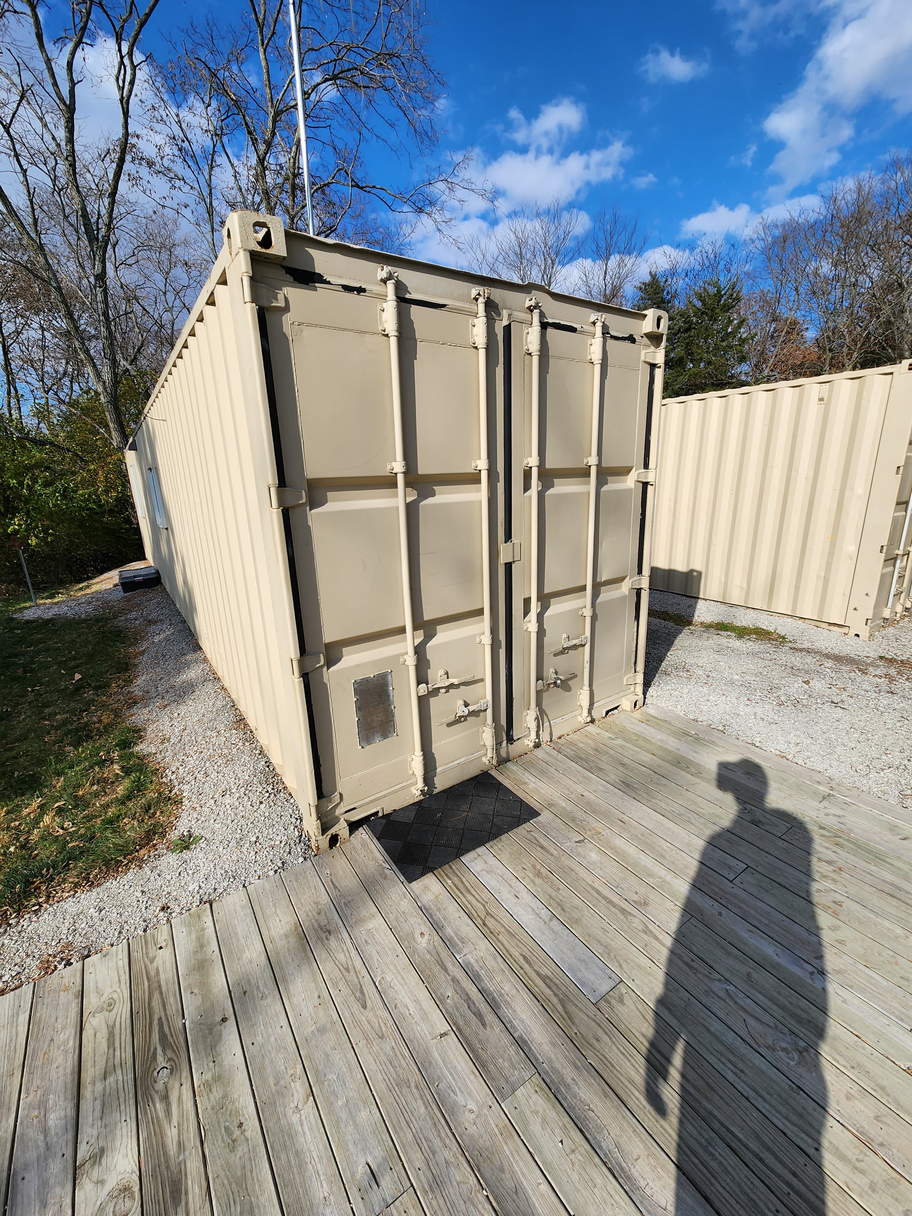 40' High Cube rear exterior bunk area