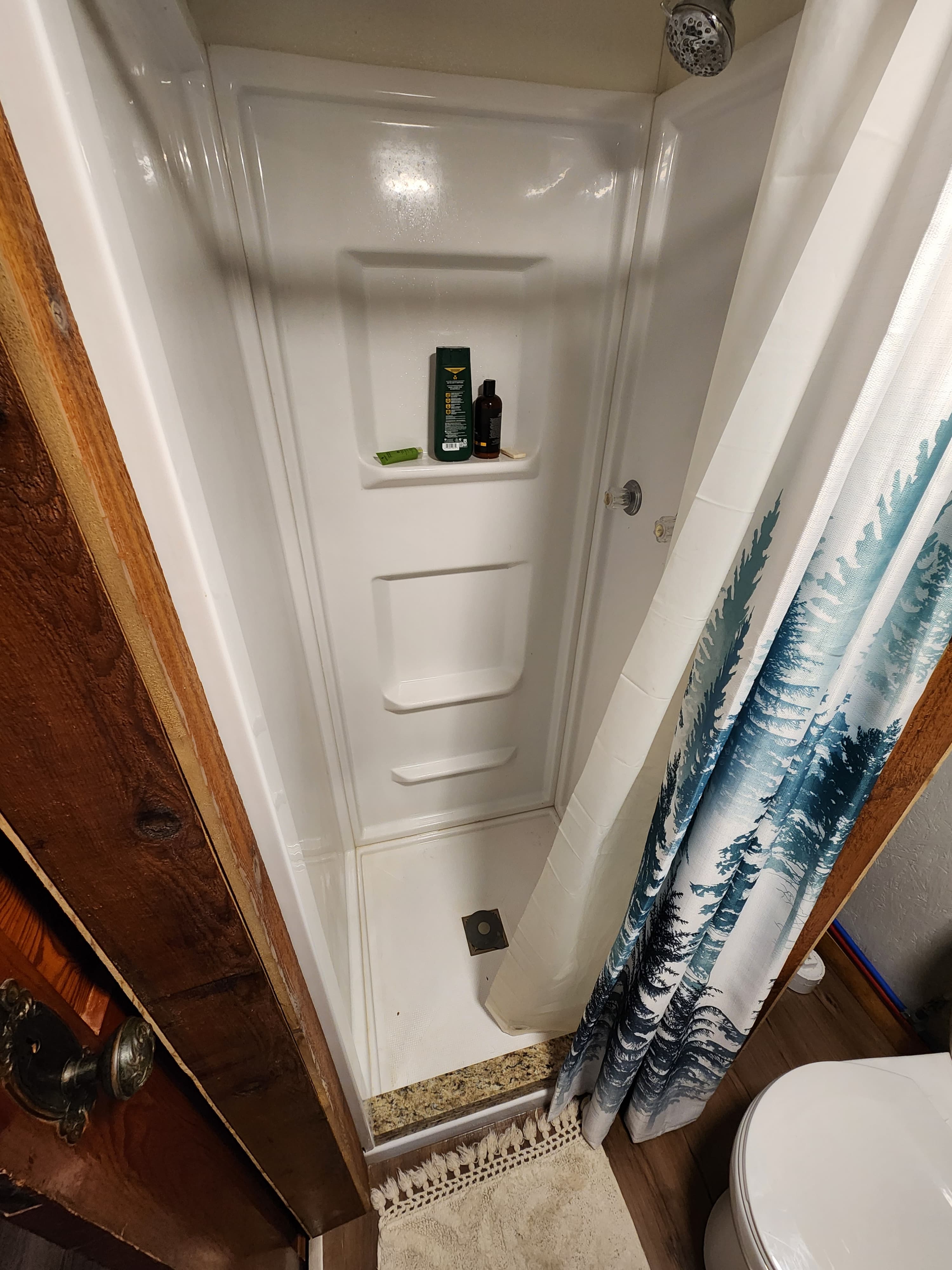 40' High Cube living corner detail