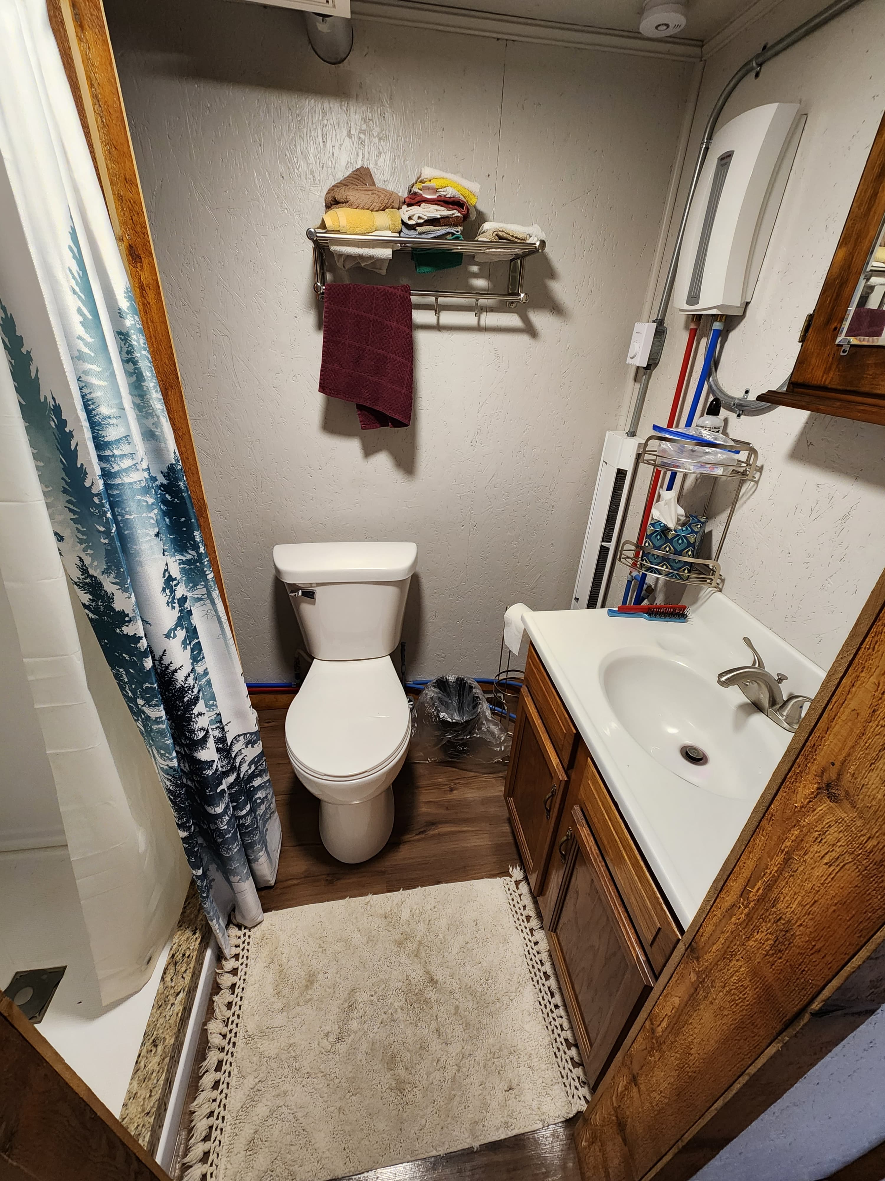 40' High Cube shower interior